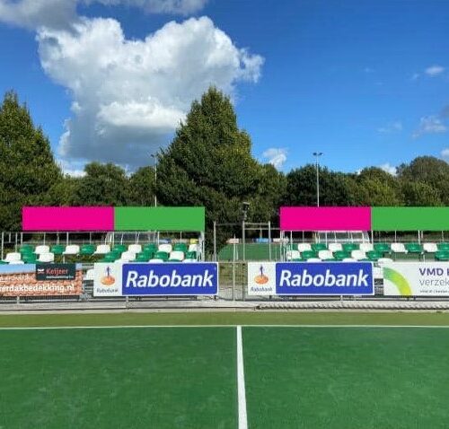 Modulaire sport- tribunes 77 Impressie van de reclamebord-presentatie achter de door ons geleverde mini-tribunes bij HC Alphen