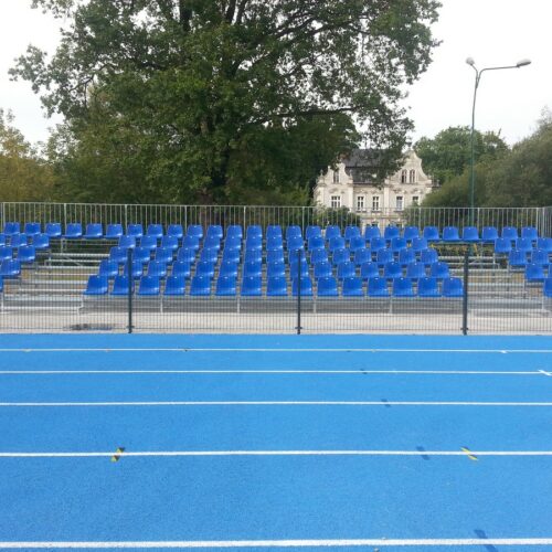 Modulaire sport- tribunes 85 Of u nu een open of overdekte mini tribune zoekt, wij leveren oplossingen die exact aansluiten op uw wensen.