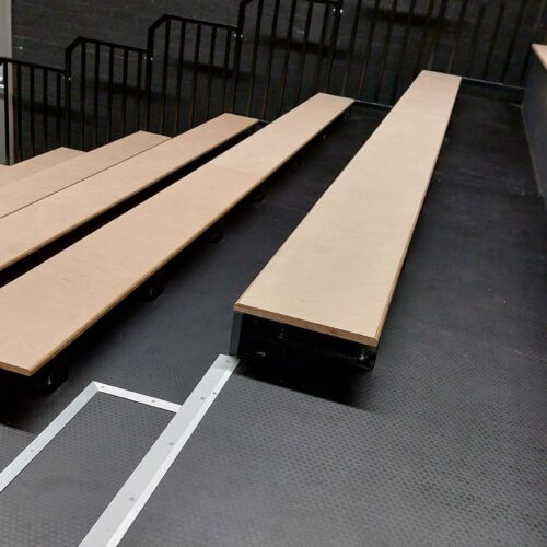 Tribunes voor sporthallen model Montreal 19 Gemak en flexibiliteit: Onze indoor tribune Montreal is leverbaar als bouwpakket of gemonteerd!