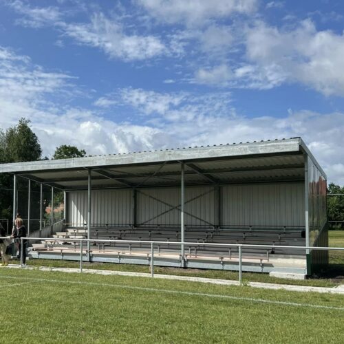 Tribune Alto - Replay 91 Tribunebouw van een tribune Replay met een lengte van 12 meter en FSC houten zittingen in Groningen
