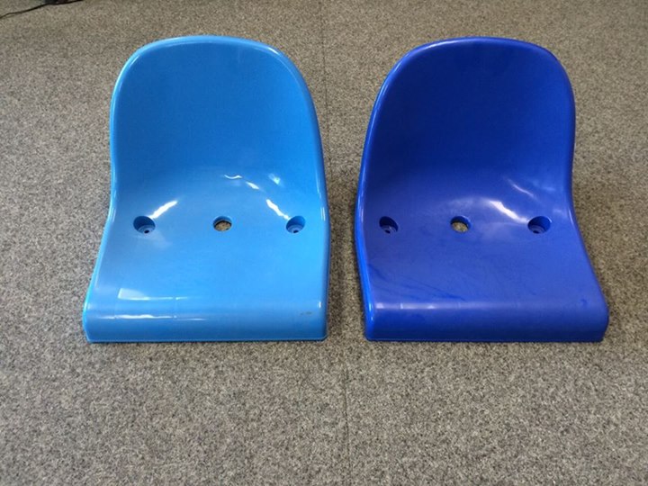 Tribune- dugout zitjes 9 Afgebeeld 2 van onze tribunezitjes in de blauw-kleuren die we leveren.