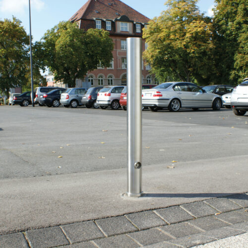 Parkeerpalen rvs204 27 De uitneembare antiparkeerpaal - afzetpaal van rvs. Rond 89 mm.