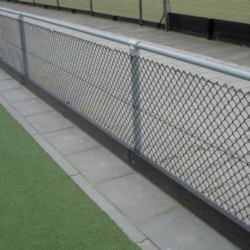 Gaashekwerk 19 Gaashekwerk met bovenbuis en onze hockeyslagplanken. Verzinkte uitvoering.