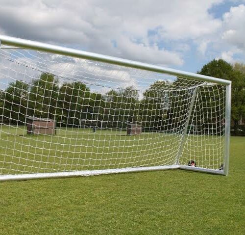 Verplaatsbaar aluminium voetbaldoel 7,32 x 2,44 meter op sportveld