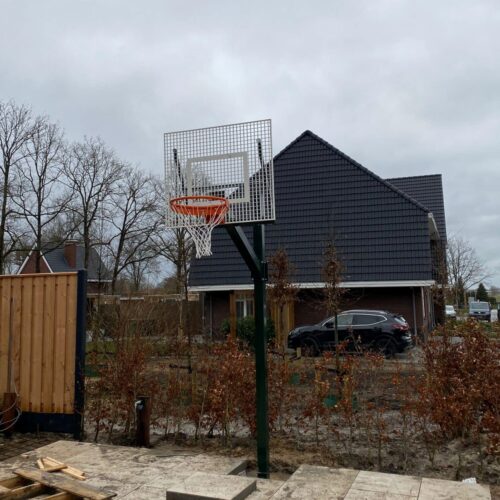 Basketbalpaal Rothe Fixed 57 De basketbalpaal op verzoek van de klant gecoat in een fraaie ral kleur.