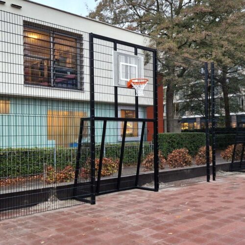 Voetbaldoel met basketbal VBC160 153 VBC160 voetbaldoelen 2 x 2m met basketbal. Ideaal op ieder speel en schoolplein.