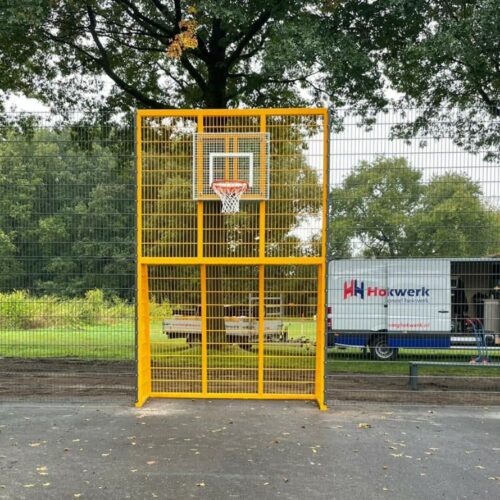 Voetbaldoel met basketbal VBC160 145 Voetbaldoel met basketbal in een 2.5 x 2m doelen uitvoering in een fraaie en vrolijke gele ral kleur.