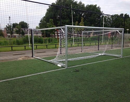 Wegdraai-voetbaldoel model JVD160 15 Voetbaldoelen voor uw pupillen. Afmetingen: 5 x 2 meter – volgens KNVB-normen voor het pupillenspel.