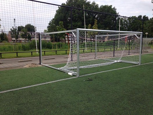 Wegdraai-voetbaldoel model JVD160 7 Voetbaldoelen voor uw pupillen. Afmetingen: 5 x 2 meter – volgens KNVB-normen voor het pupillenspel.