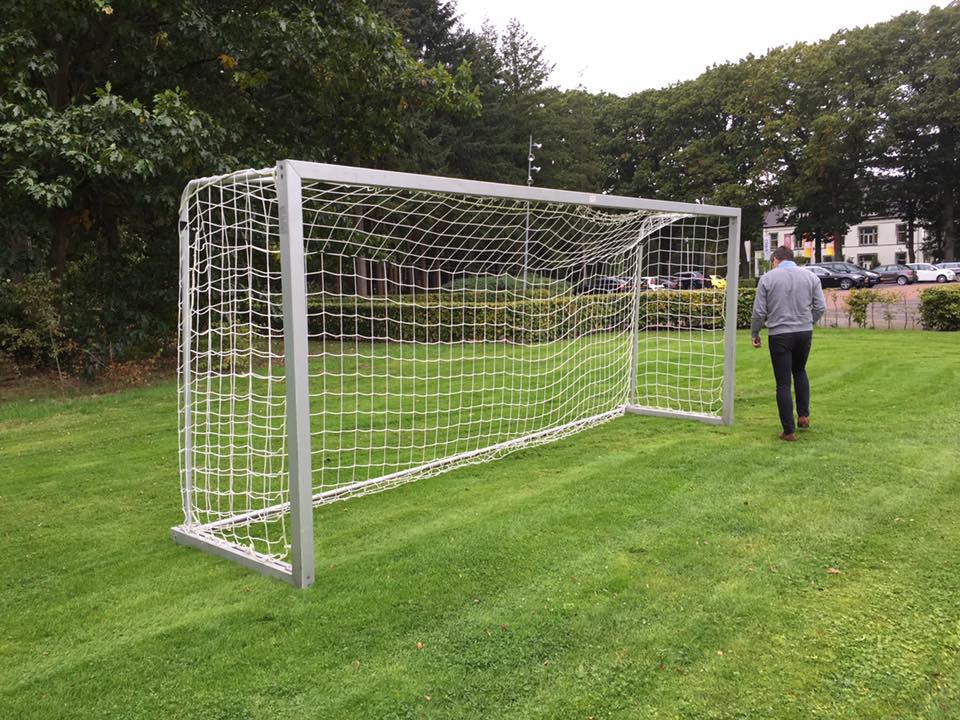 Jeugd voetbaldoel JVD140 3 Degelijk, duurzaam en voordelig. Verplaatsbare voetbaldoelen model JVD140.