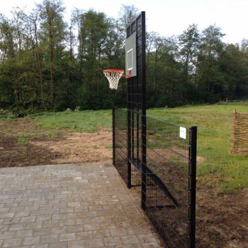 Voetbaldoel met basketbal VBC160 112 Op de afbeelding uitgevoerd met voetbaldoelen van 1.5 x 0.75 meter.