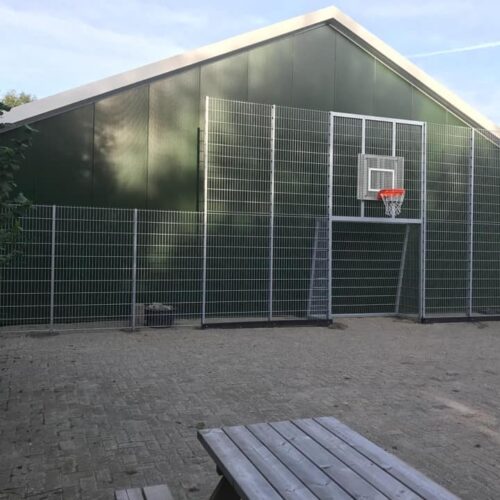 Voetbaldoel met basketbal VBC160 115 Hier is een complete wand gecreëerd met deze duurzame voetbaldoel - basketbalcombinaties.