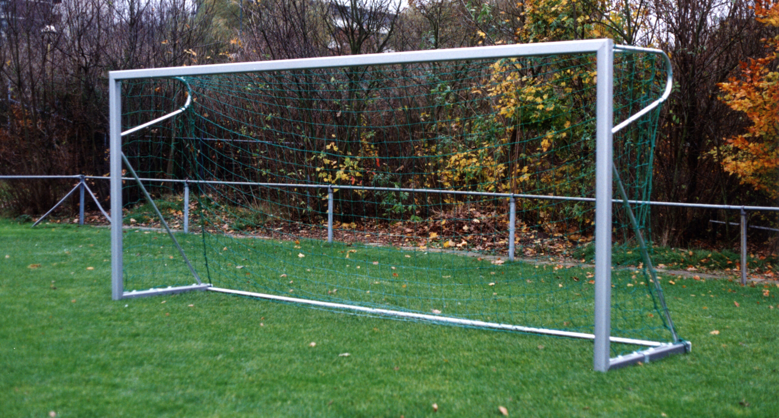 Jeugd voetbaldoel JVD140 6 Voetbaldoel JVD140. Afgebeeld P-model de 5 x 2 meter uitvoering