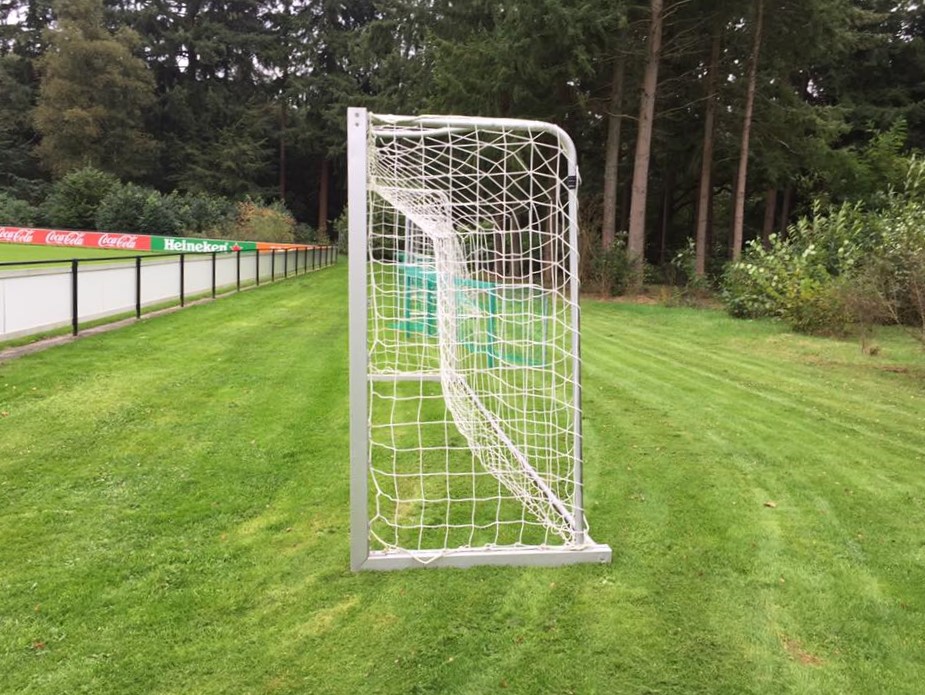 Jeugd voetbaldoel JVD140 7 Al onze jeugdvoetbaldoelen kenmerken zich door een uitstekende prijs-kwaliteitsverhouding.