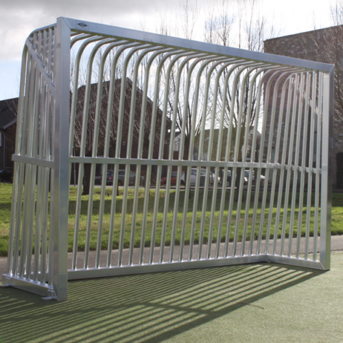 Antivandalen voetbaldoel VD200 3 x 2m 21 Antivandaal voetbaldoelen model VD200 van aluminium, trotseren probleemloos jarenlang alle weersomstandigheden.Ideale voetbaldoelen voor speel- en schoolplein.