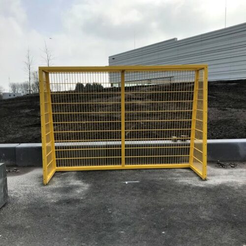 Voetbaldoeltjes model TRD300 117 Afmetingen ca 3 x 2 meter. Volbad verzinkt en gecoat in een vrolijke frisse gele ral kleur.