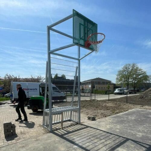 Voetbaldoel-basketbalcombi Model VBC180 53 De ultieme duurzaamheid voetbaldoel basketbalcombinatie VBC180. Deze hebben in Culemborg gemonteerd.