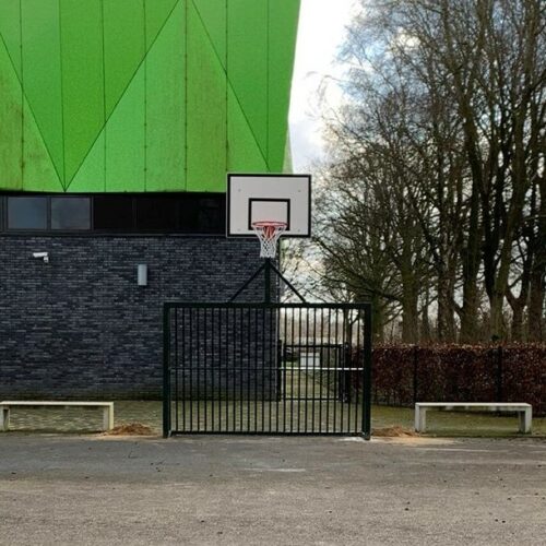 Voetbaldoel basketbalcombinatie VB200 28 Zeer degelijk en duurzaam. Antivandaal voetbaldoelen model VBC200 met basketbalvoorziening.