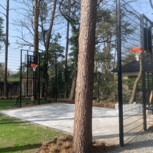 Voetbaldoel met basketbal VBC160 114 Twee van onze VBC160 voetbaldoel - basketbalwanden gecoat diepzwart en voetbaldoelen 1.5 x 0.75m.