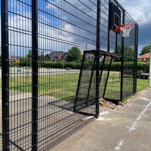 Voetbaldoel met basketbal VBC160 148 Volledig zwart gecoat. Voetbaldoel basketbalcombinatie VBC160.