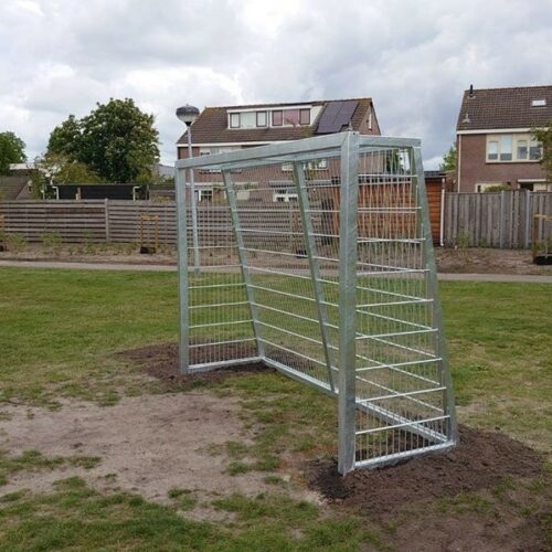 Voetbaldoeltjes model TRD300 123 De 3 x 2 m uitvoering verzinkt. Zeer degelijke voetbal;doelen voor plein en straat, voor een zeer scherpe prijs.;