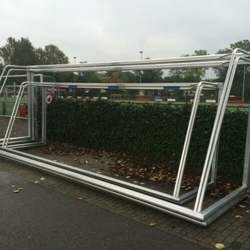 Verplaatsbaar voetbaldoel VD90 24 Voetbaldoelen van SKWshop. Al onze aluminium voetbaldoelen zijn door en door gelast, hebben inwendige hoekverstevigingen en zijn onze voetbaldoelen tevens voorzien van zware schoren!