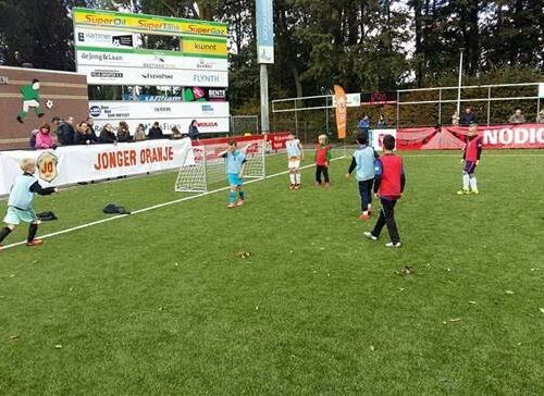 Voetbaldoeltjes JVD240 (inklapbaar) 33 Onze JVD240 voetbaldoelen in de naturel uitvoering op een talentendag van Jonger Oranje