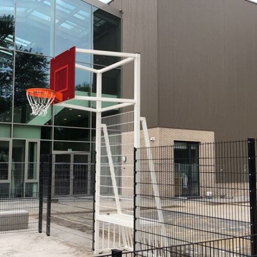 Voetbaldoel-basketbalcombi Model VBC180 33 Duurzaam, degelijk en zeer fraai om te zien. Onze eigen voetbaldoel - basketbal -units. Model VBC180