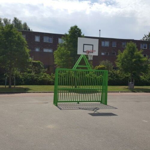 Voetbaldoel basketbalcombinatie VB200 24 Voetbaldoel - basketbalcombinatie model VB200 van volledig gelast aluminium. Een aanwinst voor ieder speelplein.