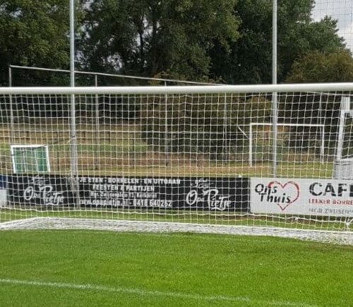 Voetbaldoel VD120 14 Montage-plaatsing voetbaldoelen bij vv Alem Bijna gereed.