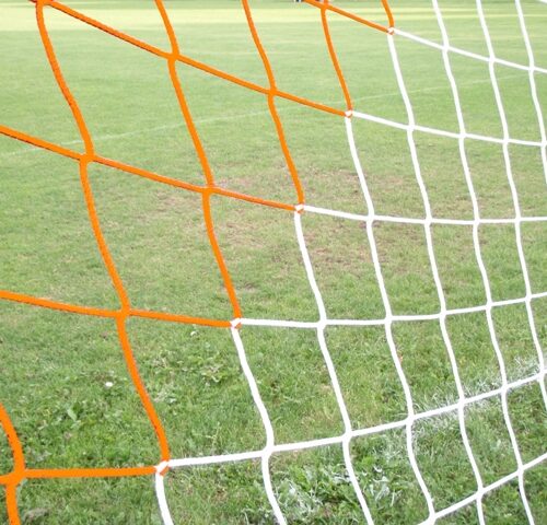 Doelnetten knooploos 7.5 x 2.5 x 0.9 x 1.5m 13 Doelnetten met een dikte van 4 mm knooploos. Afgebeeld geel-wit, maar ook in diverse andere kleuren leverbaar.