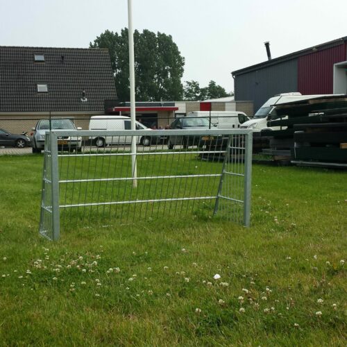 Voetbaldoeltjes model TRD300 103 Voetbaldoeltjes TRD300 in de 0.75 x 1.5 meter uitvoering, ook zeer goed vrijstaand te gebruiken.