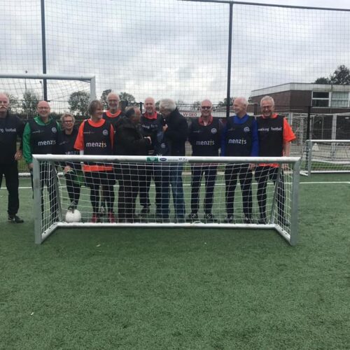 Mini pupillendoeltjes JVD195 – volledig gelast aluminium 42 Ook VV Geo heeft gekozen voor het Walking Football met onze jVD195 3 x 1m voetbaldoeltjes. En mooie actie geinitieerd door Groningen in de Maatschappij