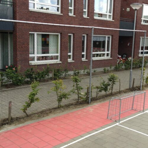 Voetbaldoeltjes model TRD210 20 Voordelige schoolplein voetbaldoeltjes. Sportief plezier voor uw leerlingen. Ook de afgebeelde ballenvanger kunnen wij verzorgen.