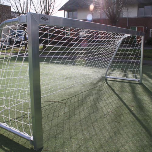Voetbaldoeltjes JVD240 (inklapbaar) 32 Voetbaldoel 3 x 1m model JVD240. Hier afgebeeld in aluminium naturel.