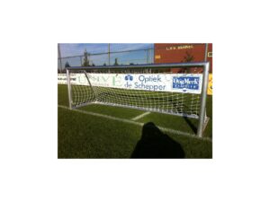 Voetbaldoeltjes model 195 Afmeting: 3 x 1 m. De netplaatjes die we gebruiken voor deze aluminium voetbaldoeltjes, zijn duurzamer, voordeliger en netter dan de ouderwetse open nethaken.
