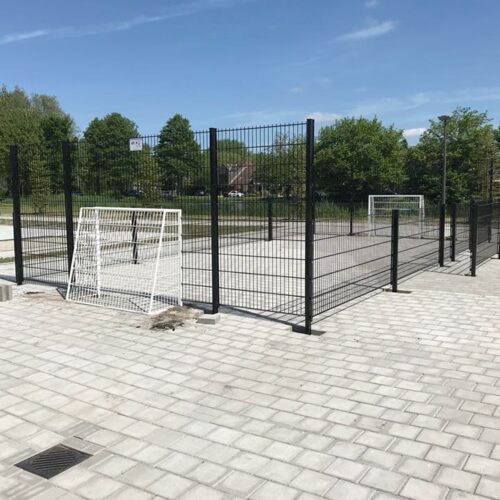 Voetbaldoeltjes model TRD300 89 Montagefoto: Speciaal op maat gemaakte voetbaldoeltjes geplaatst in een pannakooi uit onze Premium-serie.