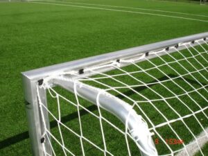 Deze voetbaldoeltjes zijn door en door gelast en geproduceerd van zwaar geprofileerd aluminium en inwendig verstevigde hoeken.