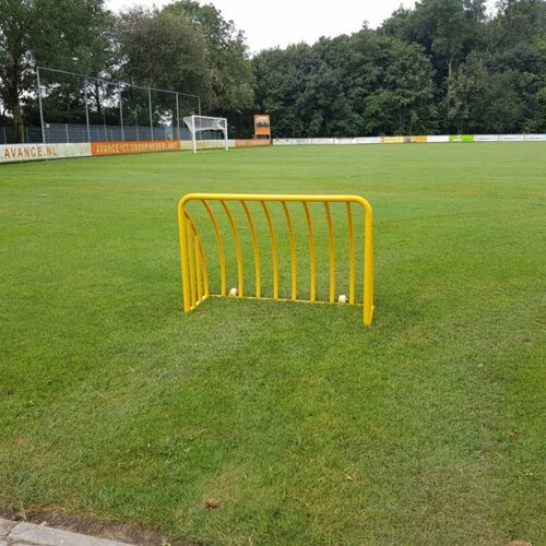 Trainingsdoeltjes TRV200 (1.5 x 0.75 m) 9 Voetbaldoel model TRV200. De ideale trainingsdoeltjes c.q. voetbaldoeltjes. Hier gecoat in een frisse gele kleur.