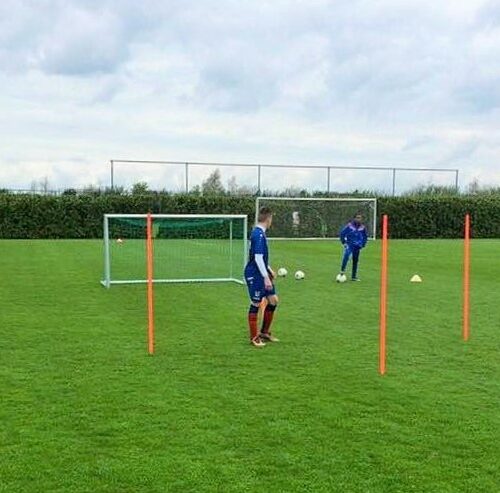 Voetbaldoeltjes KD-PRO (kanteldoelen) 13 Dribbel voetbaldoeltjes en 3 x 1 meter voetbaldoeltjes in 1. Ideaal voor uw voetbaltrainer. Meer variatie, meer plezier.