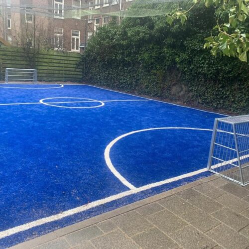 Voetbaldoeltjes model TRD300 113 Onze TRD300 serie voetbaldoelen,, hier tegen een kunstgrasveld aan geplaatst. Amsterdam