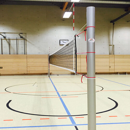 Volleybal wedstrijdnet dat voldoet aan de FIVB normen inclusief wit-rode glasfiber antennes.