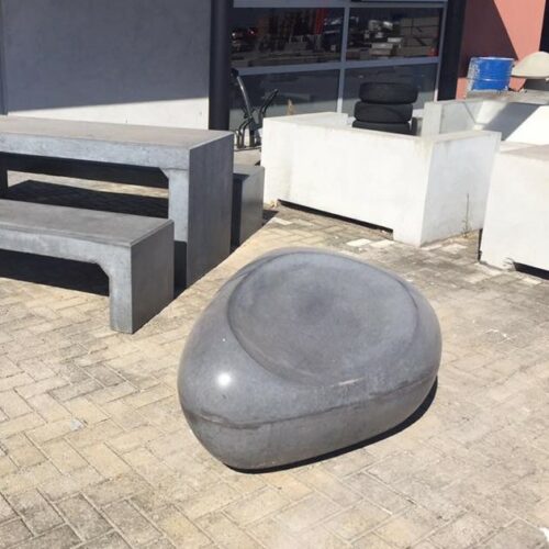 Betonnen zitelement - De Love-stone 22 Onze grote zit- knuffelstenen. Ideaal in de openbare ruimte.