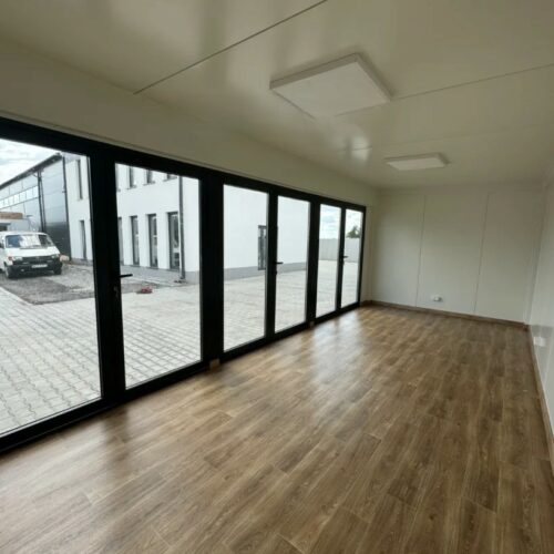 Flexibele kantoorunit 7x3m – modulaire unit voor elke locatie 12 Binnenzijde kantoorunit 7 x 3m