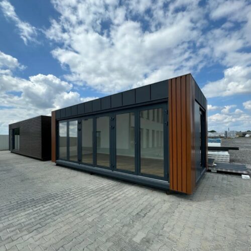 Flexibele kantoorunit 7x3m – modulaire unit voor elke locatie 11 Luxe kantoorunit, optioneel uitgevoerd met een grote raampartij aan de voorzijde voor maximale lichtinval en een open, overzichtelijke werkruimte.