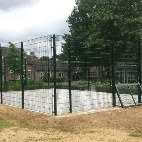 Geluidsarme voetbalkooi wanden 3 meter hoog op tegelvloer