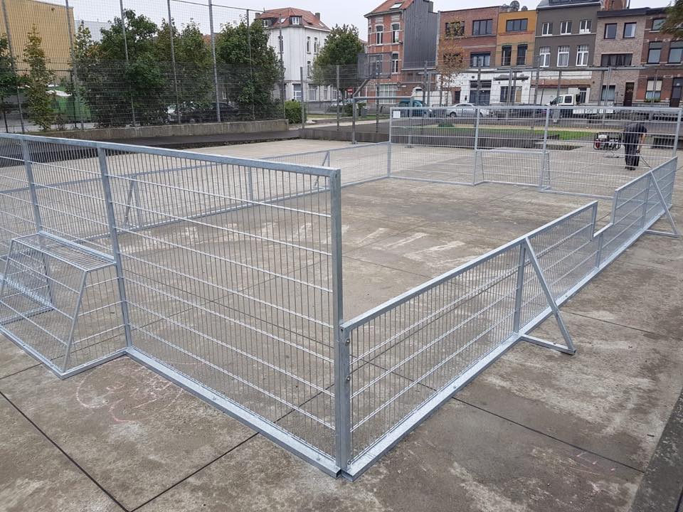 Maatwerk sportkooien en voetbalkooien 44 Geluidsarme pannakooi in woonwijk