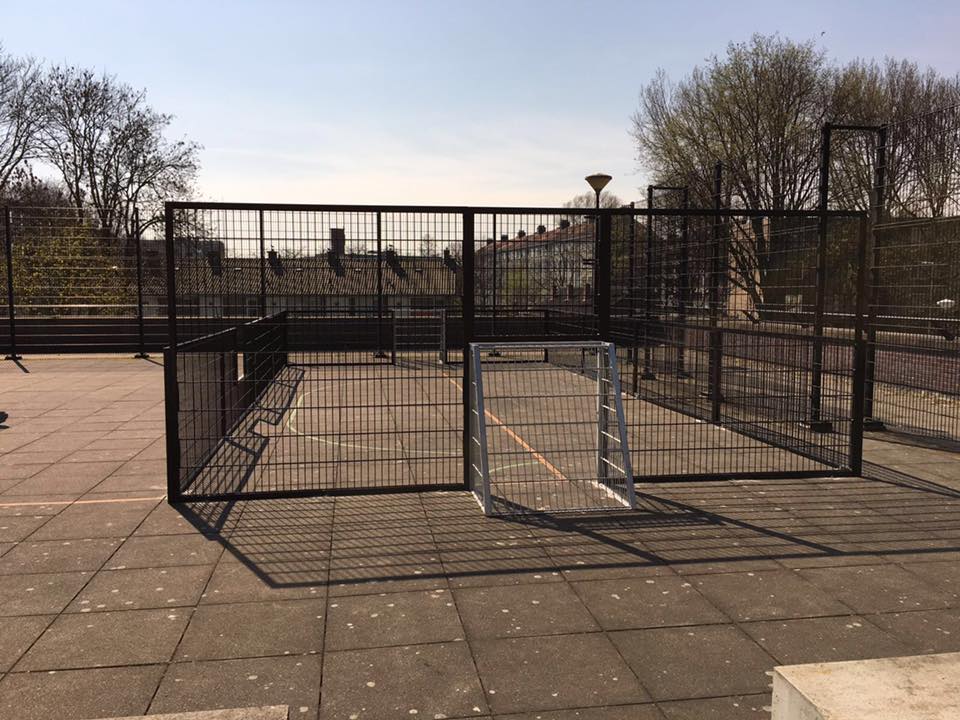 Maatwerk sportkooien en voetbalkooien 8 Geluidsarme pannaklooi door de volledig gelaste constructie