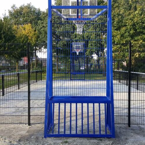 Pannakooi met basketbal 124 Pannakooi 10 x 20m met met basketbalvoorziening in Appelscha