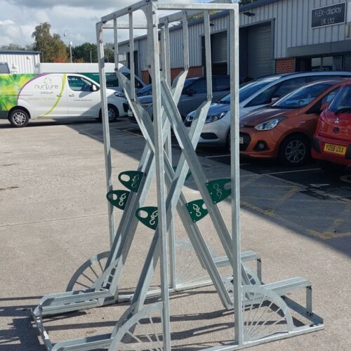 Verticaal fietsenrek model VertiRack 11 Vertirack is de ideale oplossing voor verticale fietsopslag. Robuust staal, verzinkt en optioneel in elke RAL-kleur.